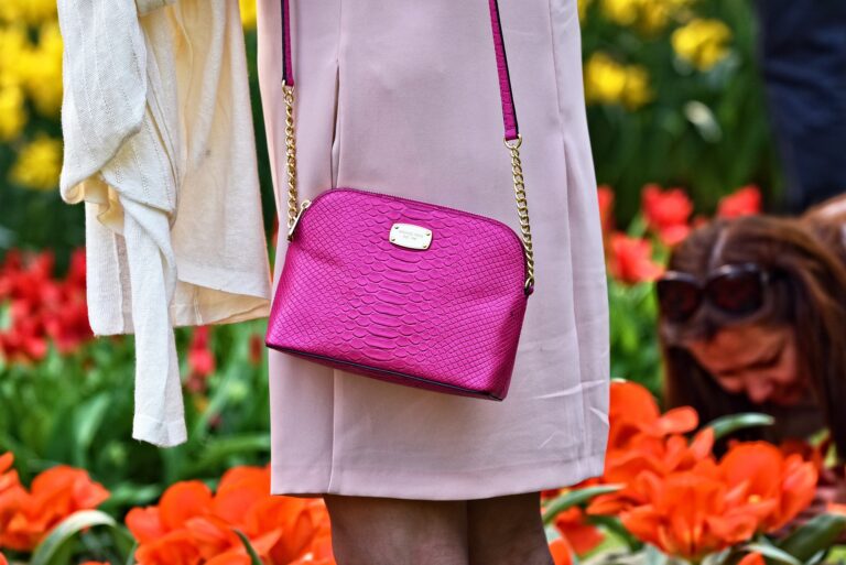 Modne torebki damskie: przewodnik, najnowsze trendy i praktyczne wskazówki